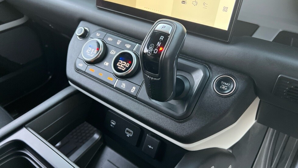 Used Land Rover Defender 2023 for sale - 76602793: Photo 13