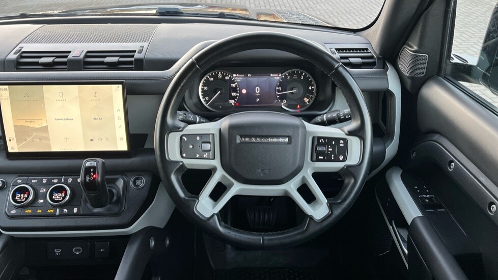 Used Land Rover Defender 2023 for sale - 76602793: Photo 15