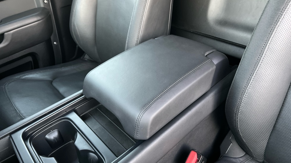 Used Land Rover Defender 2023 for sale - 76602793: Photo 18