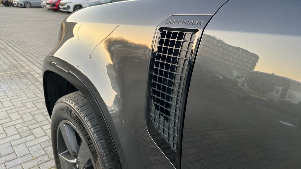 Used Land Rover Defender 2023 for sale - 76602793: Photo 20