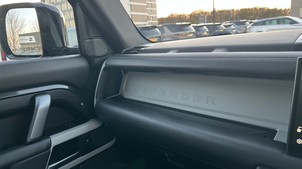Used Land Rover Defender 2023 for sale - 76602793: Photo 22
