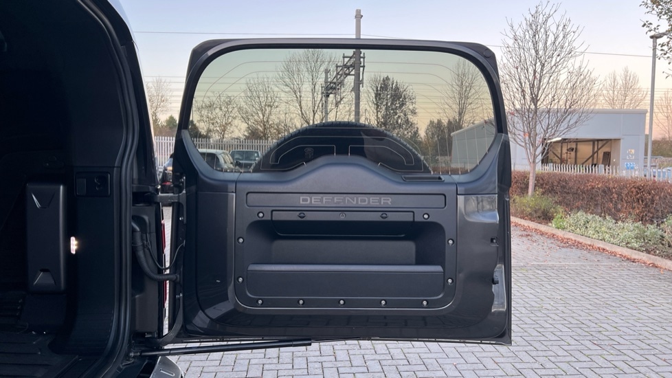 Used Land Rover Defender 2023 for sale - 76602793: Photo 23