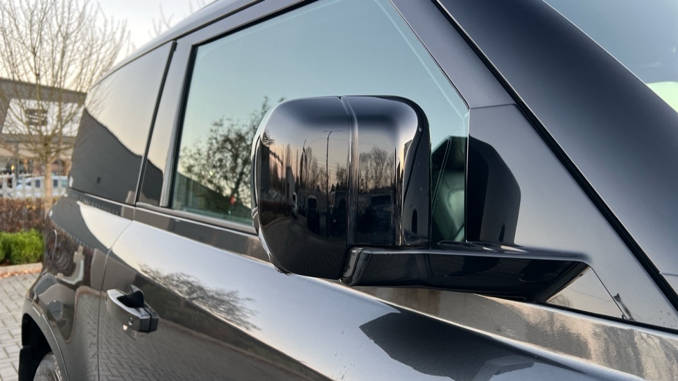 Used Land Rover Defender 2023 for sale - 76602793: Photo 24