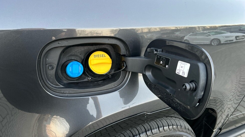 Used Land Rover Defender 2023 for sale - 76602793: Photo 43