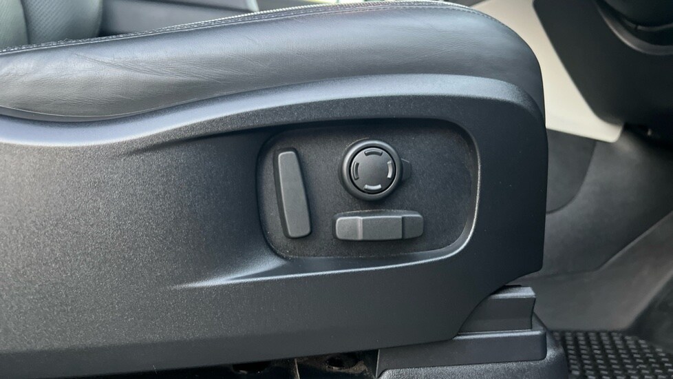 Used Land Rover Defender 2023 for sale - 76602793: Photo 46