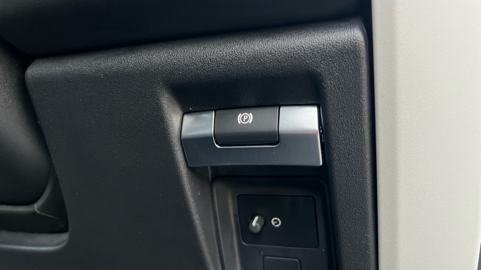 Used Land Rover Defender 2023 for sale - 76602793: Photo 47