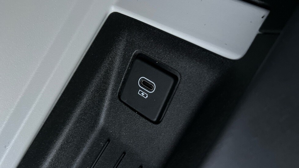 Used Land Rover Defender 2023 for sale - 76602793: Photo 64