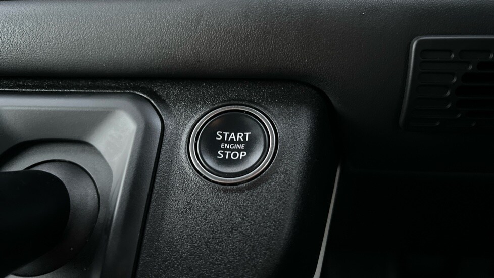 Used Land Rover Defender 2023 for sale - 76602793: Photo 67