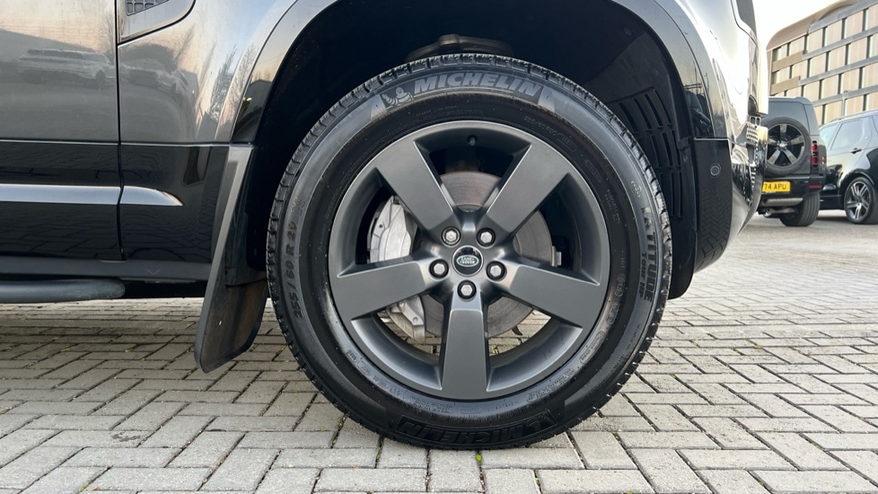 Used Land Rover Defender 2023 for sale - 76602793: Photo 8