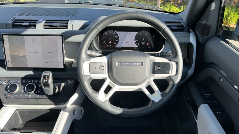 Used Land Rover Defender 2024 for sale - 76717225: Photo 15