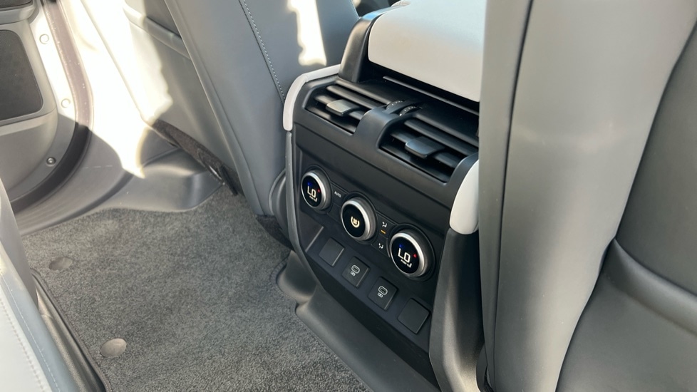 Used Land Rover Defender 2024 for sale - 76717225: Photo 18