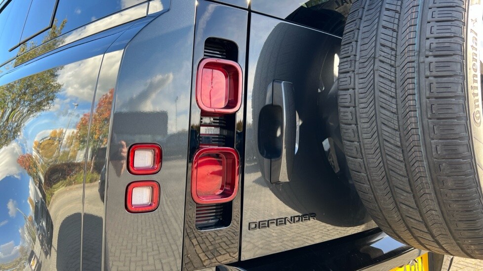 Used Land Rover Defender 2024 for sale - 76717225: Photo 19