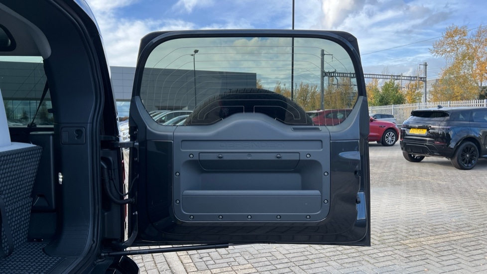 Used Land Rover Defender 2024 for sale - 76717225: Photo 24