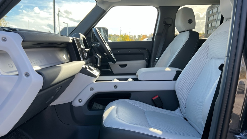 Used Land Rover Defender 2024 for sale - 76717225: Photo 3