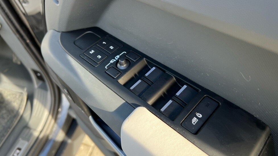 Used Land Rover Defender 2024 for sale - 76717225: Photo 44