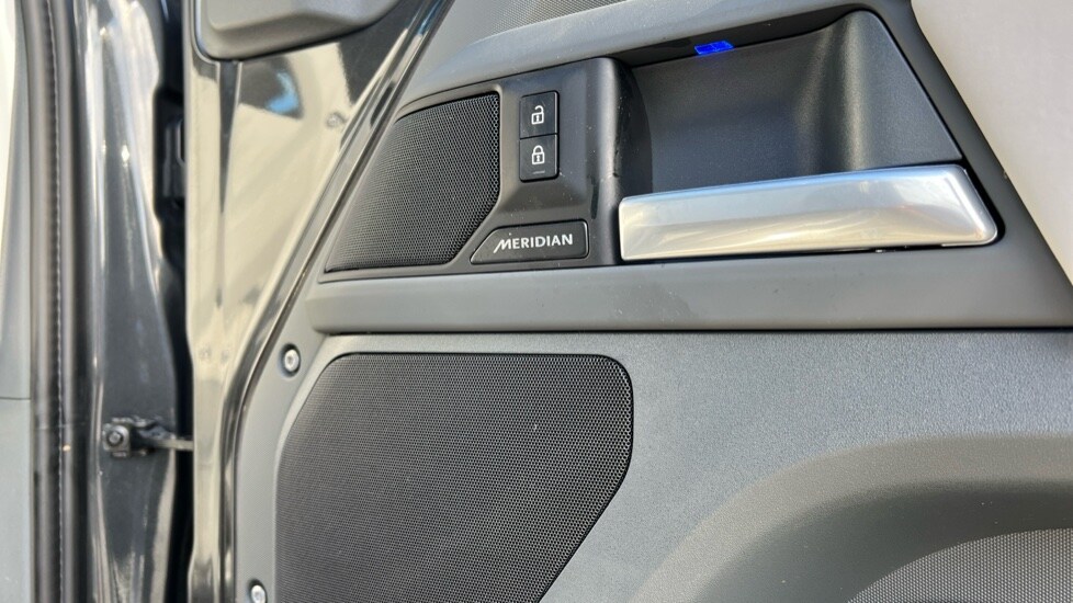 Used Land Rover Defender 2024 for sale - 76717225: Photo 46