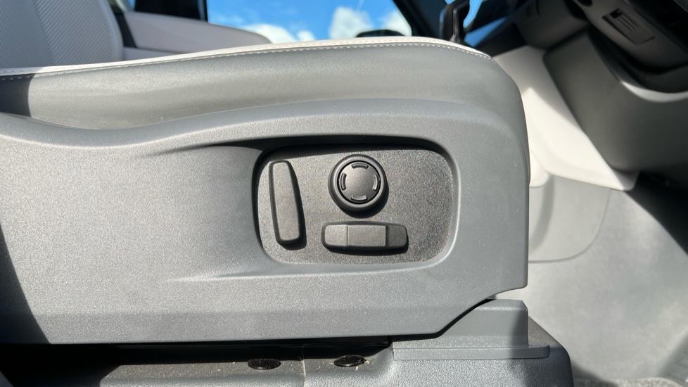 Used Land Rover Defender 2024 for sale - 76717225: Photo 47