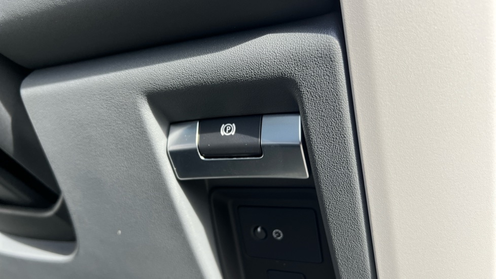 Used Land Rover Defender 2024 for sale - 76717225: Photo 48