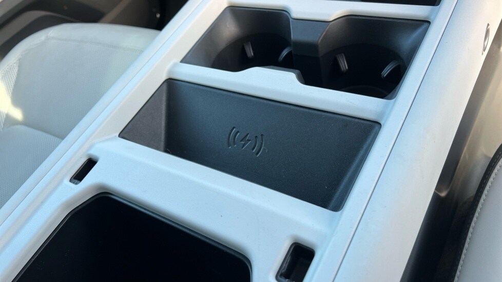 Used Land Rover Defender 2024 for sale - 76717225: Photo 50