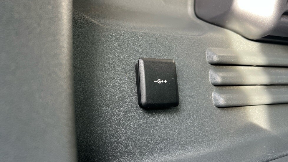 Used Land Rover Defender 2024 for sale - 76717225: Photo 55