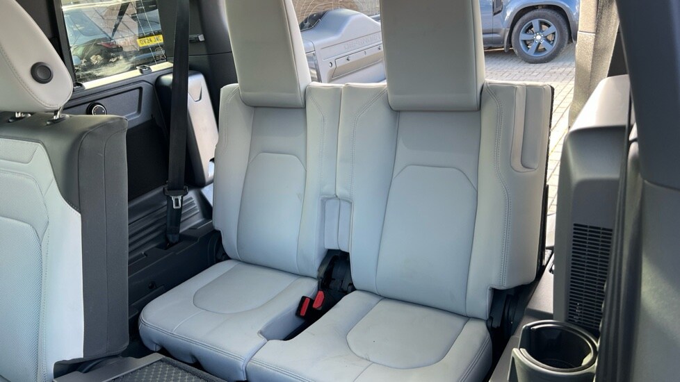 Used Land Rover Defender 2024 for sale - 76717225: Photo 57