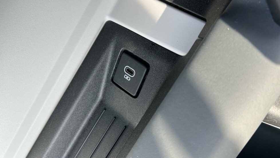 Used Land Rover Defender 2024 for sale - 76717225: Photo 75