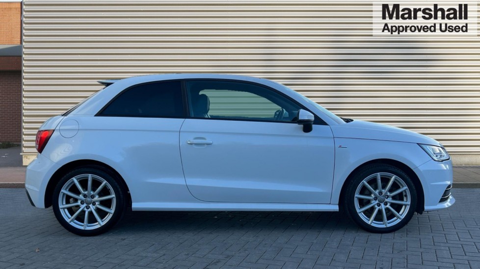 Used Audi A1 2015 for sale - 76881721: Photo 2