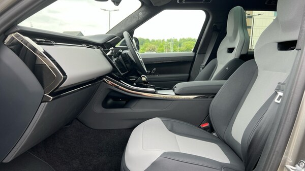 Used Land Rover Range Rover Sport 2024 for sale - 76289785: Photo 3