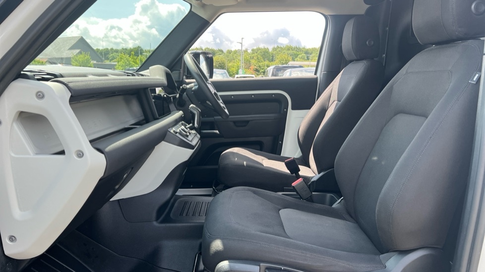 Used Land Rover Defender 2022 for sale - 76635765: Photo 3