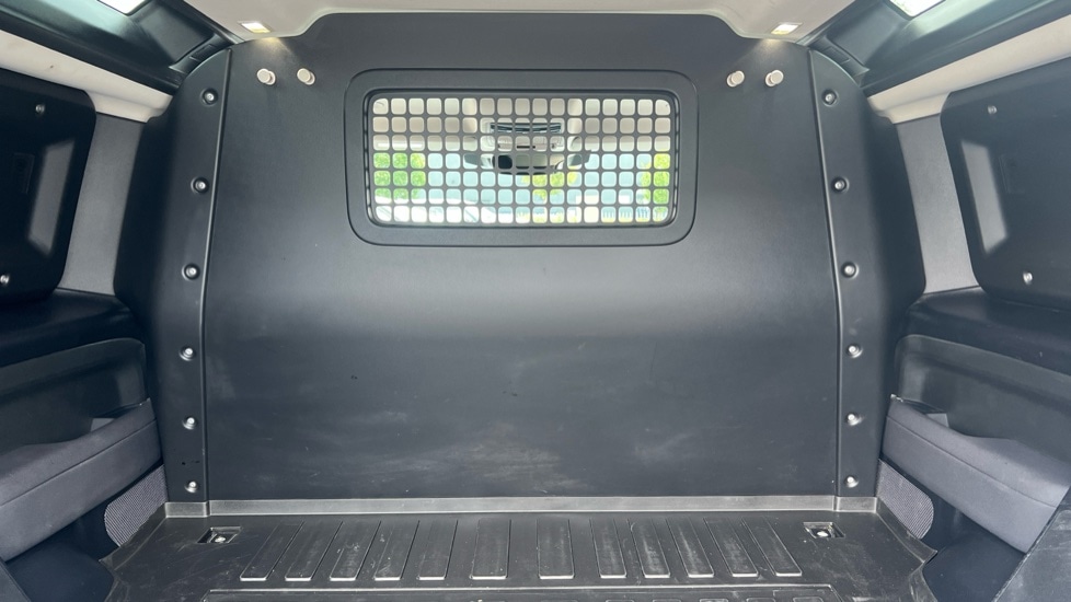 Used Land Rover Defender 2022 for sale - 76635765: Photo 4