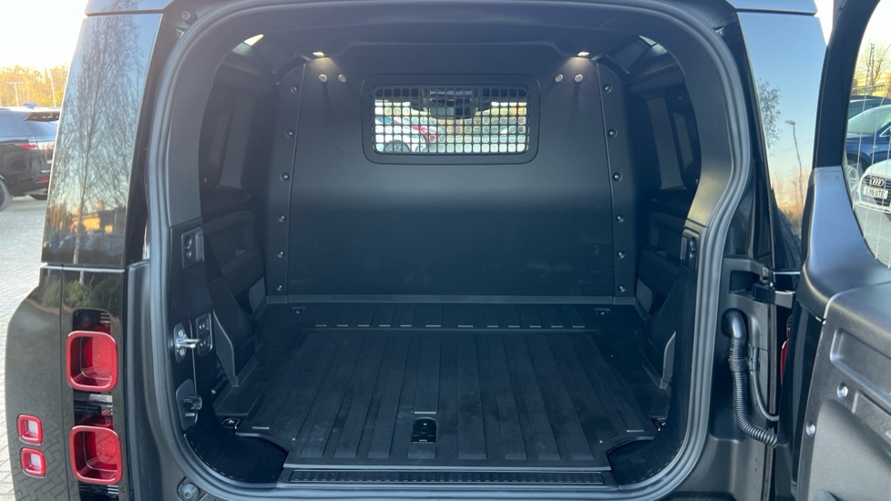 Used Land Rover Defender 2025 for sale - 76915099: Photo 10