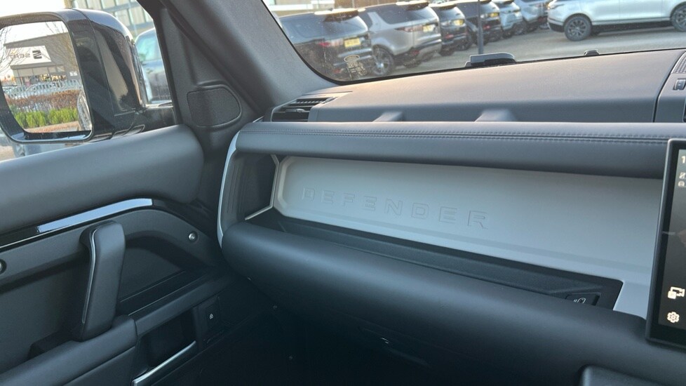 Used Land Rover Defender 2025 for sale - 76915099: Photo 22