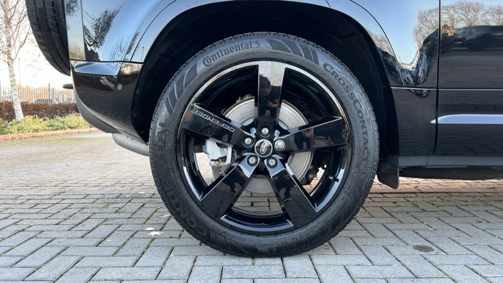 Used Land Rover Defender 2025 for sale - 76915099: Photo 32