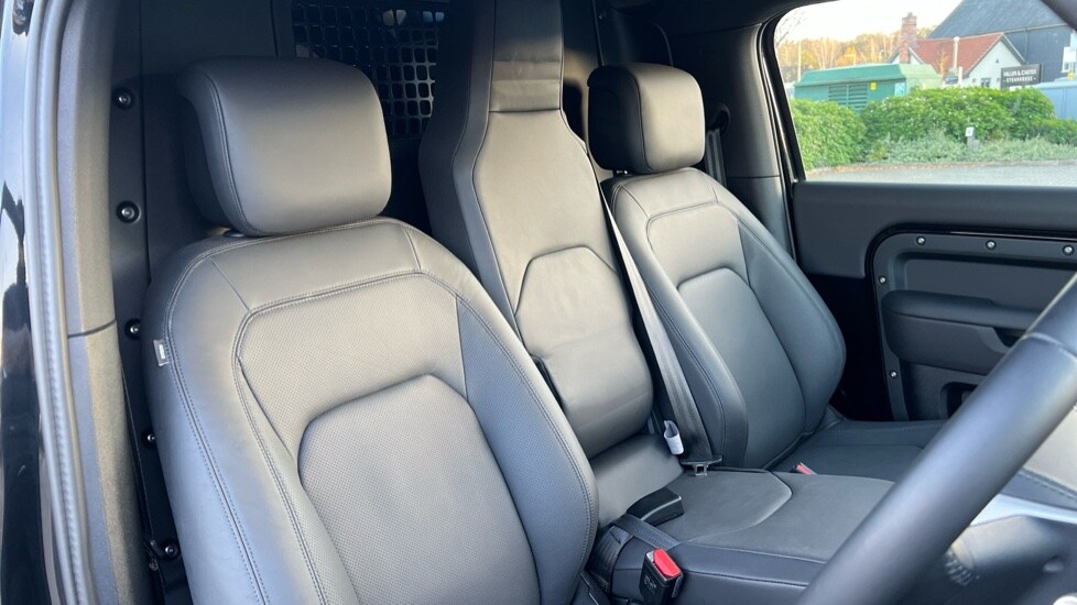 Used Land Rover Defender 2025 for sale - 76915099: Photo 48