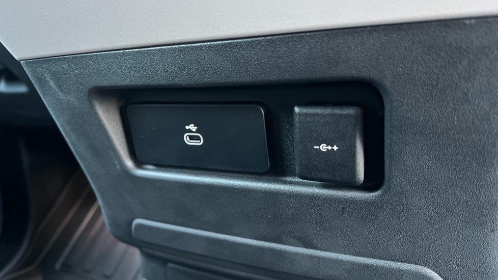 Used Land Rover Defender 2025 for sale - 76915099: Photo 49