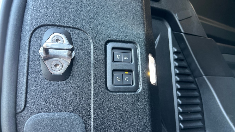 Used Land Rover Defender 2025 for sale - 76915099: Photo 52