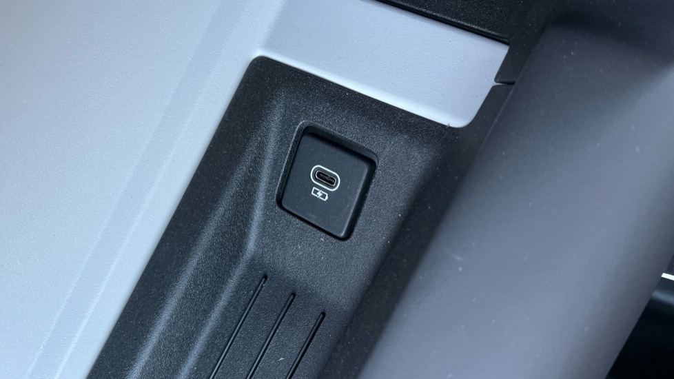 Used Land Rover Defender 2025 for sale - 76915099: Photo 53