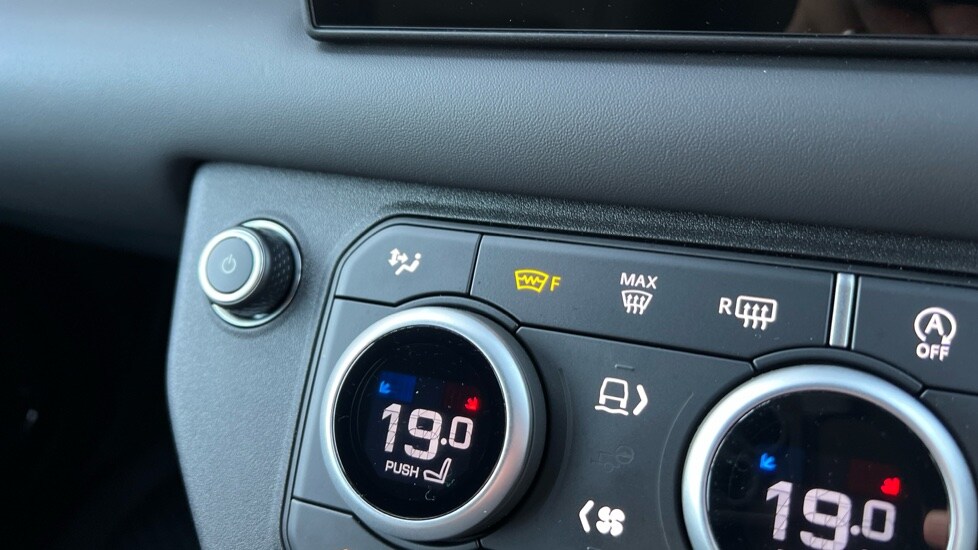 Used Land Rover Defender 2025 for sale - 76915099: Photo 64