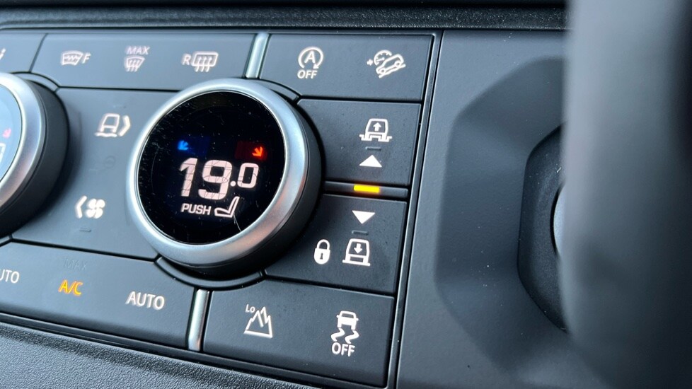 Used Land Rover Defender 2025 for sale - 76915099: Photo 65