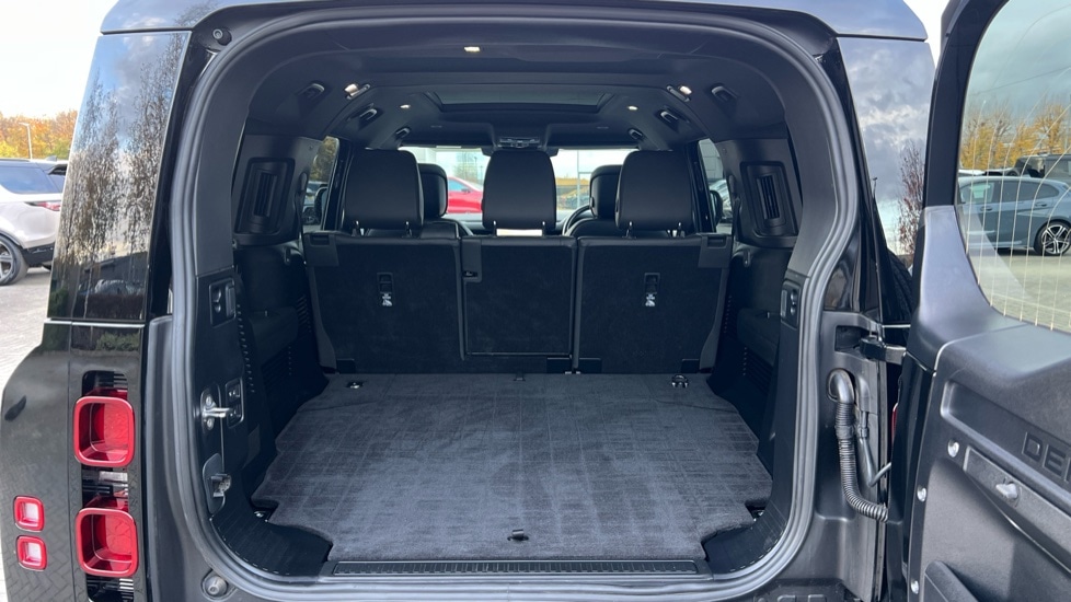 Used Land Rover Defender 2025 for sale - 76540144: Photo 10