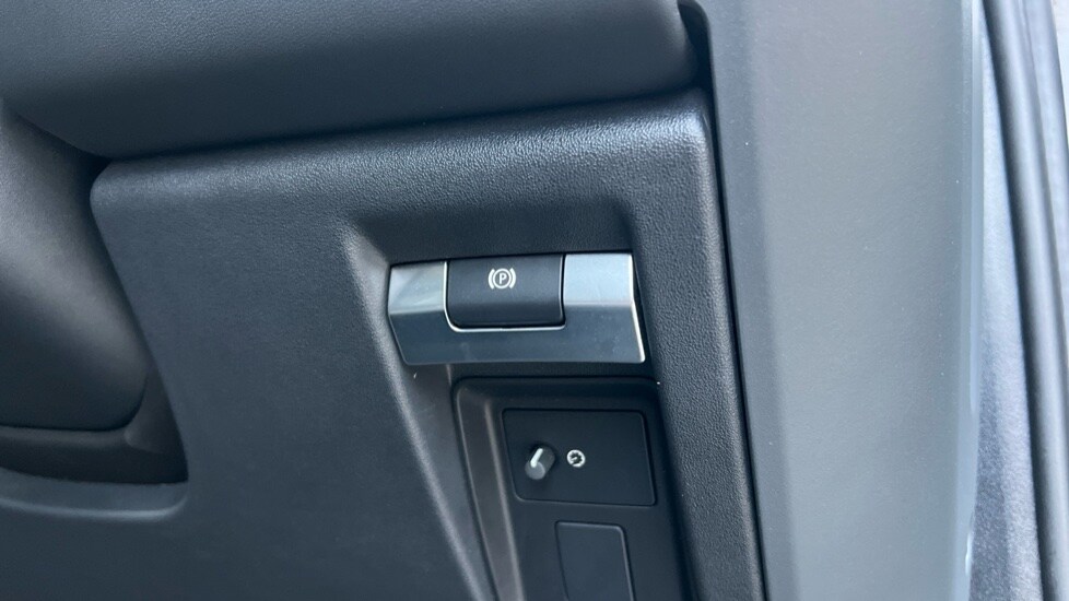 Used Land Rover Defender 2025 for sale - 76540144: Photo 48