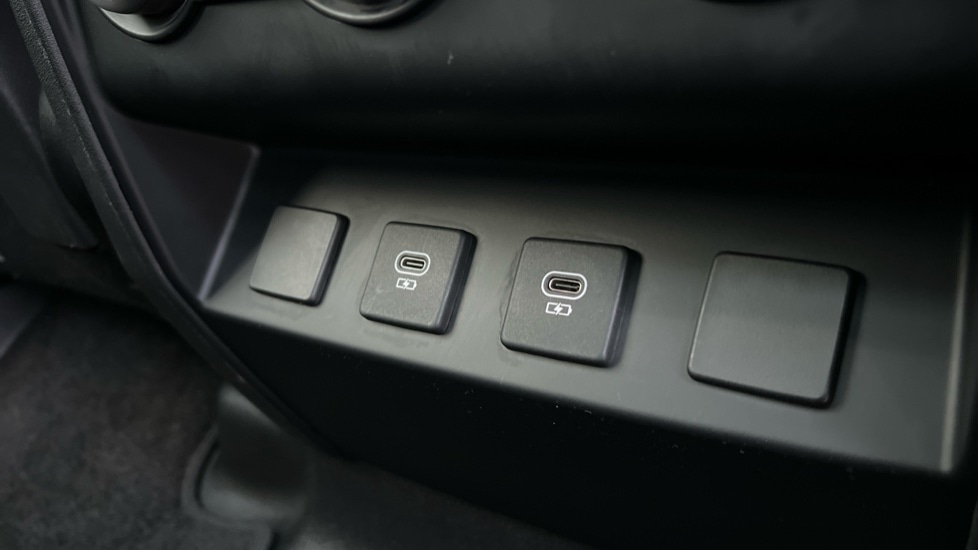 Used Land Rover Defender 2025 for sale - 76540144: Photo 55