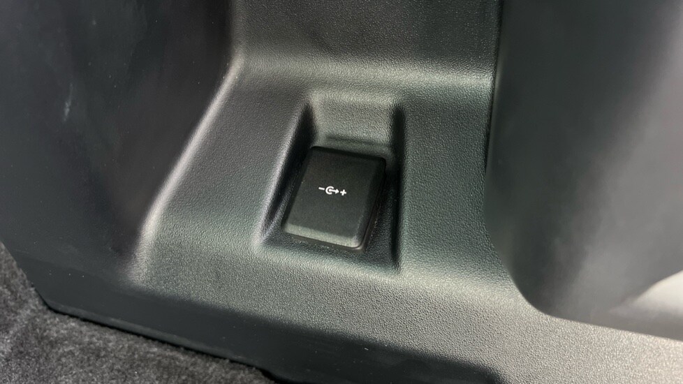 Used Land Rover Defender 2025 for sale - 76540144: Photo 56