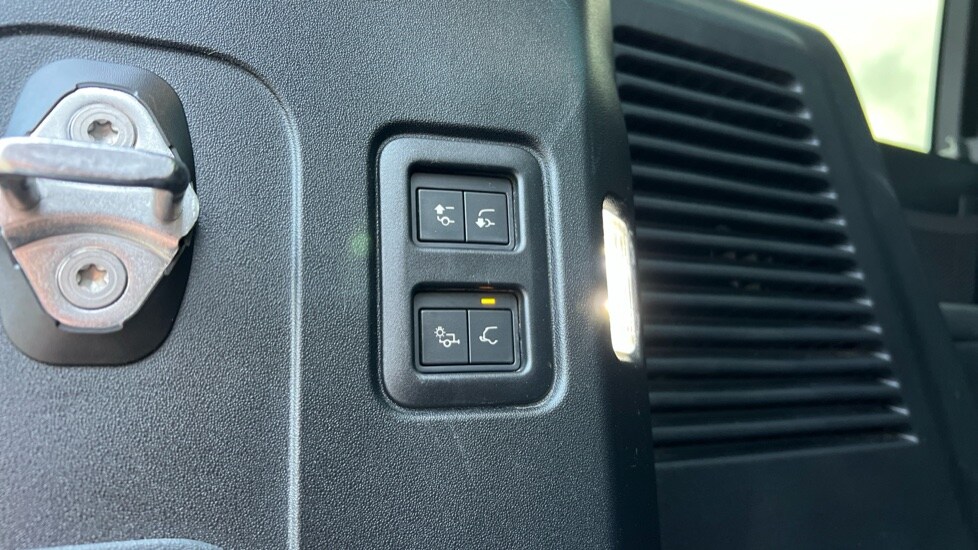 Used Land Rover Defender 2025 for sale - 76540144: Photo 57