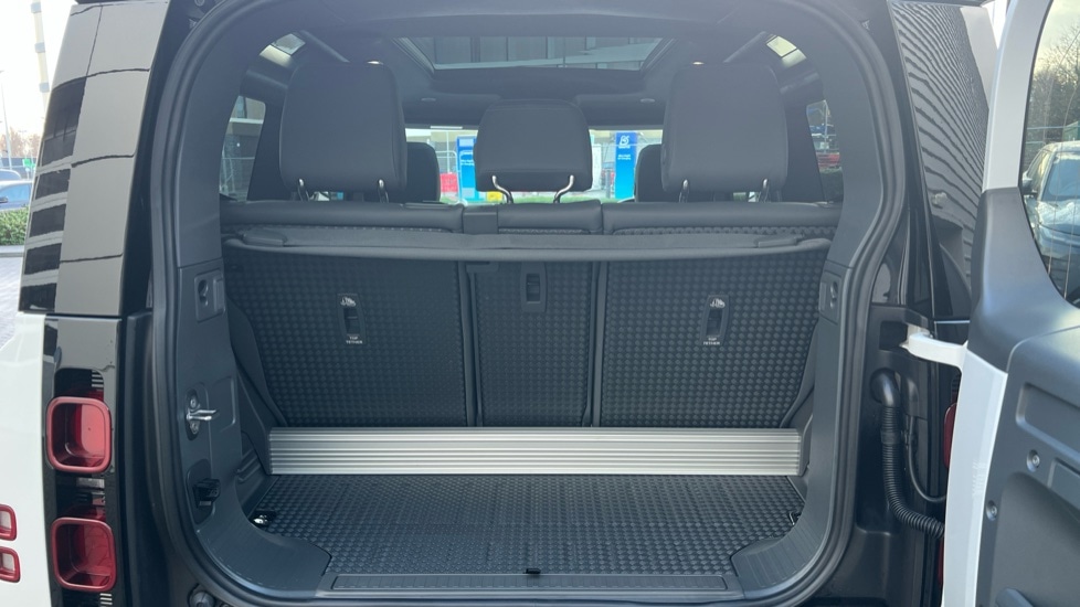 Used Land Rover Defender 2023 for sale - 76915091: Photo 10