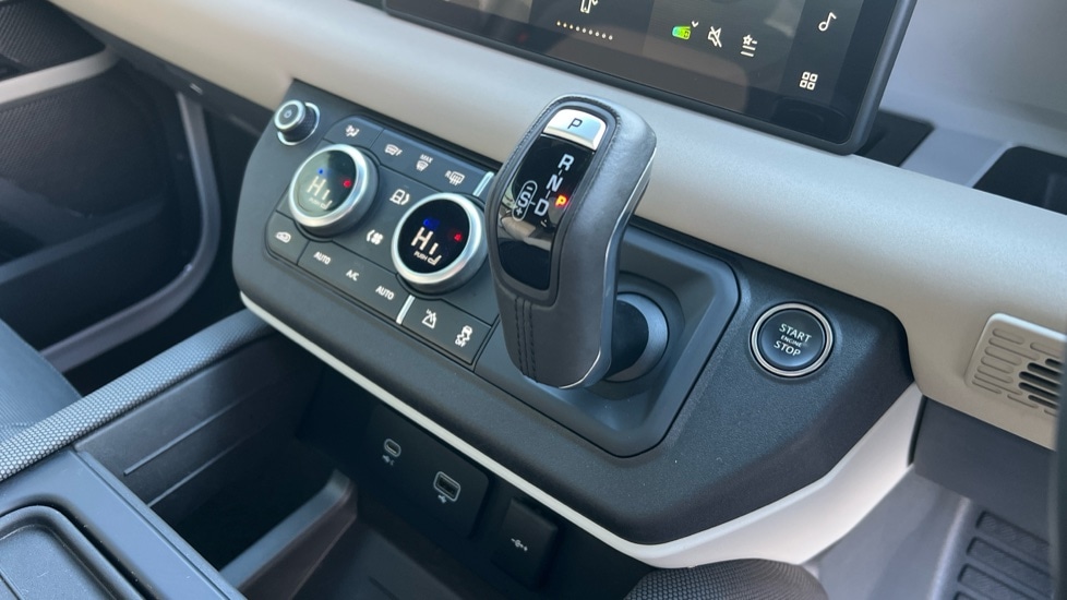 Used Land Rover Defender 2023 for sale - 76915091: Photo 13