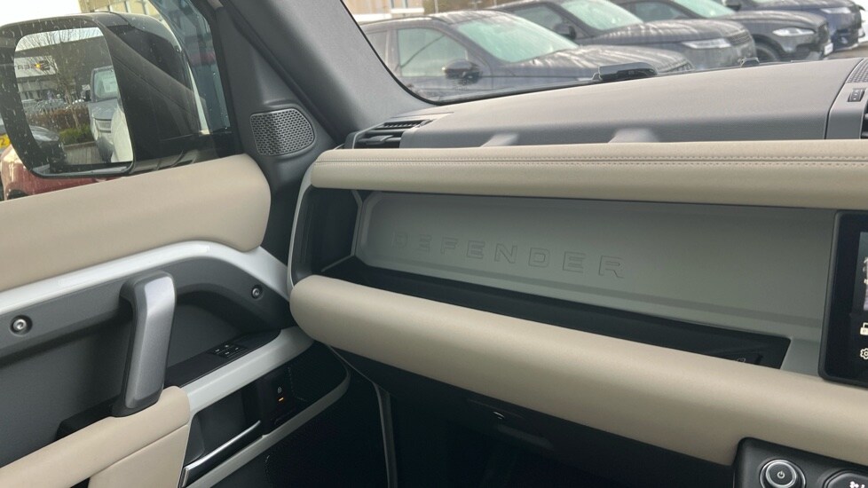 Used Land Rover Defender 2023 for sale - 76915091: Photo 23