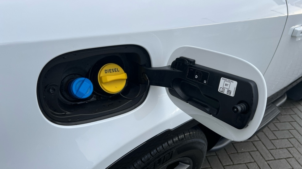 Used Land Rover Defender 2023 for sale - 76915091: Photo 45