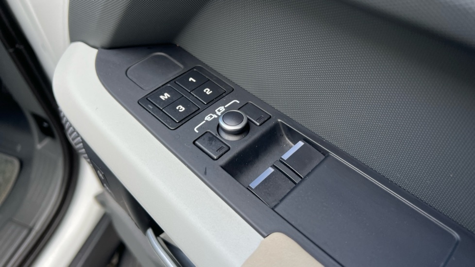 Used Land Rover Defender 2023 for sale - 76915091: Photo 46