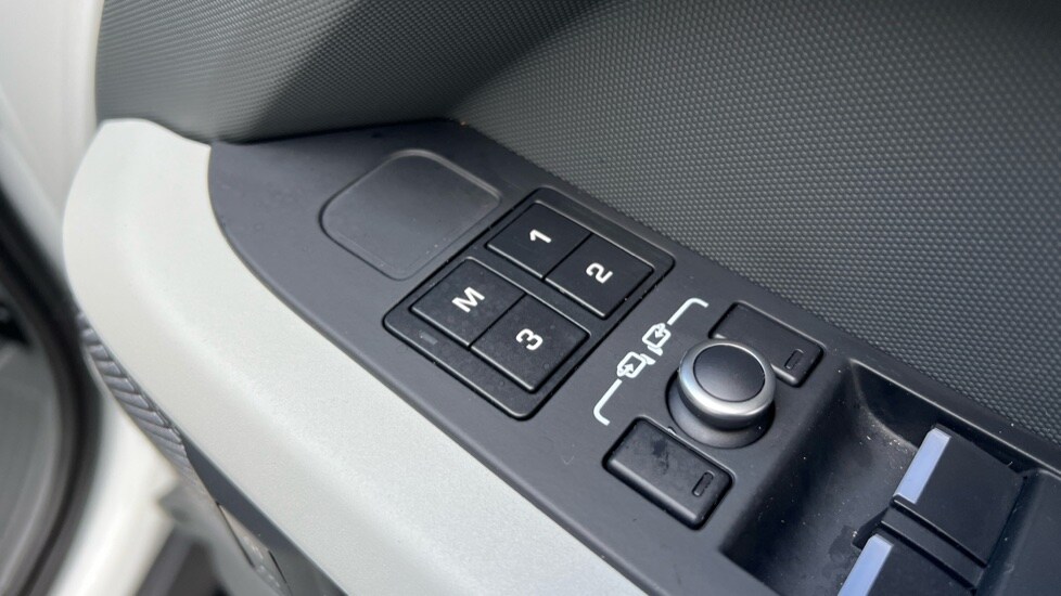 Used Land Rover Defender 2023 for sale - 76915091: Photo 47